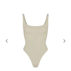 Skims Fits Everybody Square Neck Bodysuit Talc large